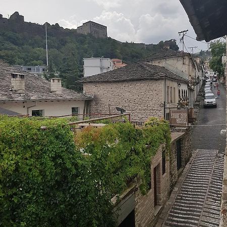 Eva Guesthouse Gjirokastër Exteriör bild