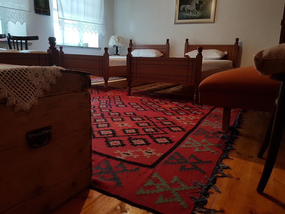 Eva Guesthouse Gjirokastër Exteriör bild