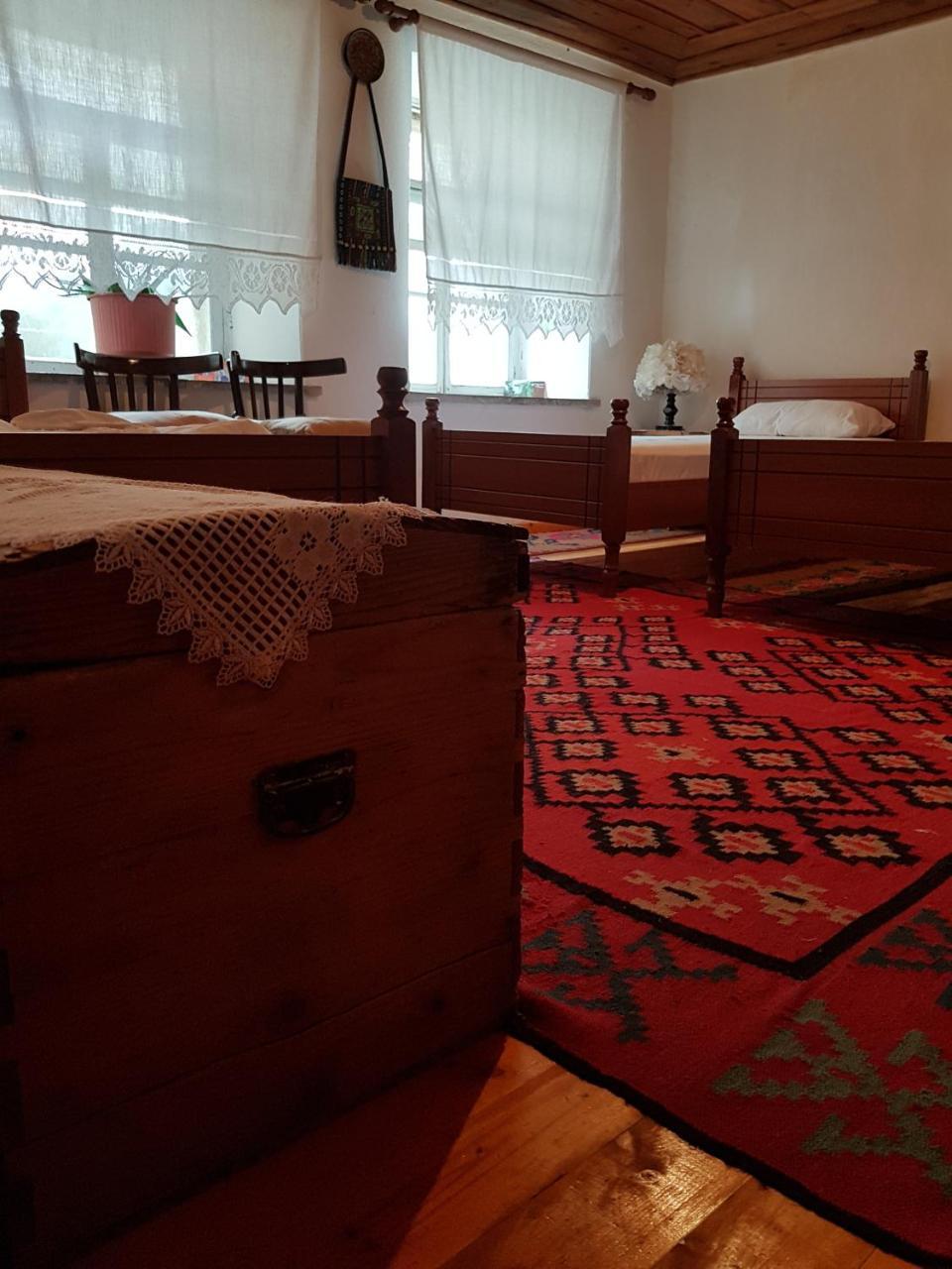 Eva Guesthouse Gjirokastër Exteriör bild