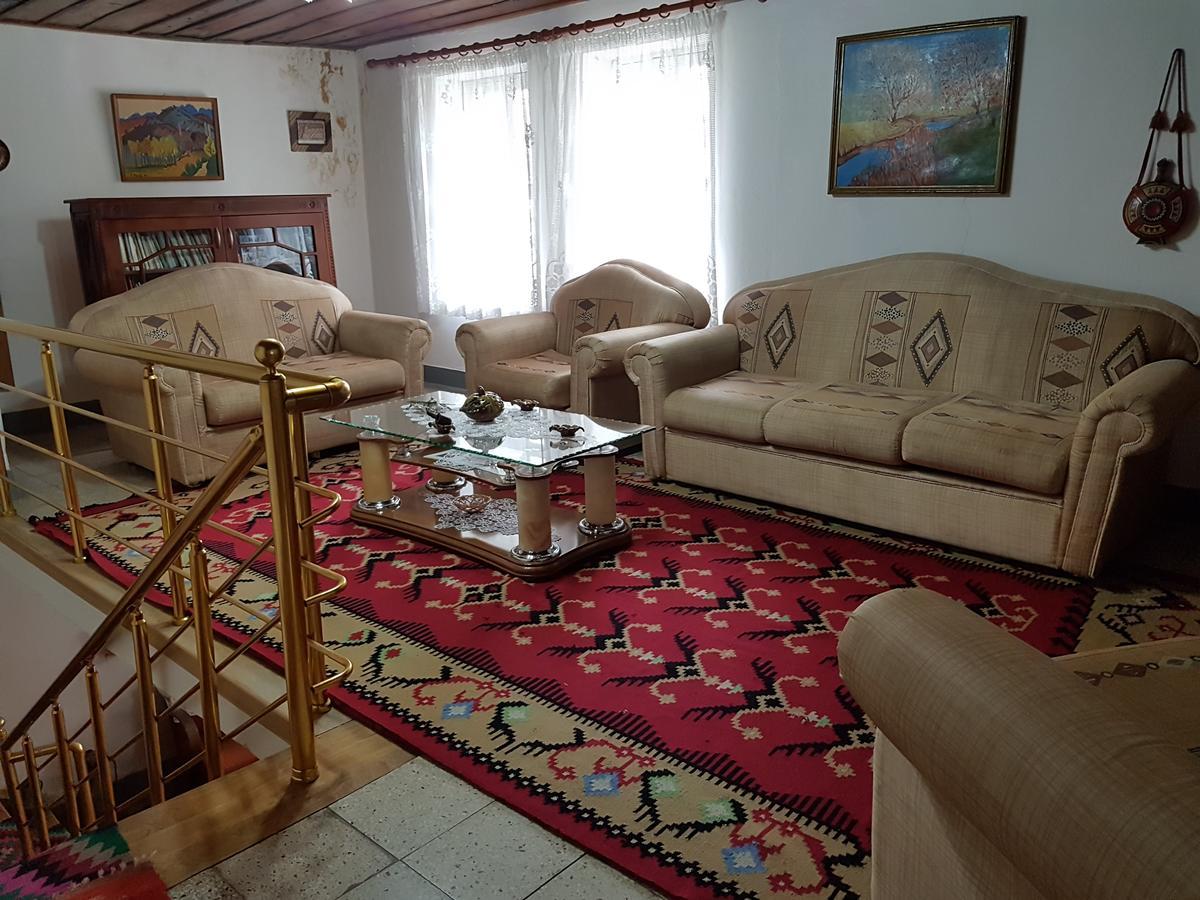 Eva Guesthouse Gjirokastër Exteriör bild
