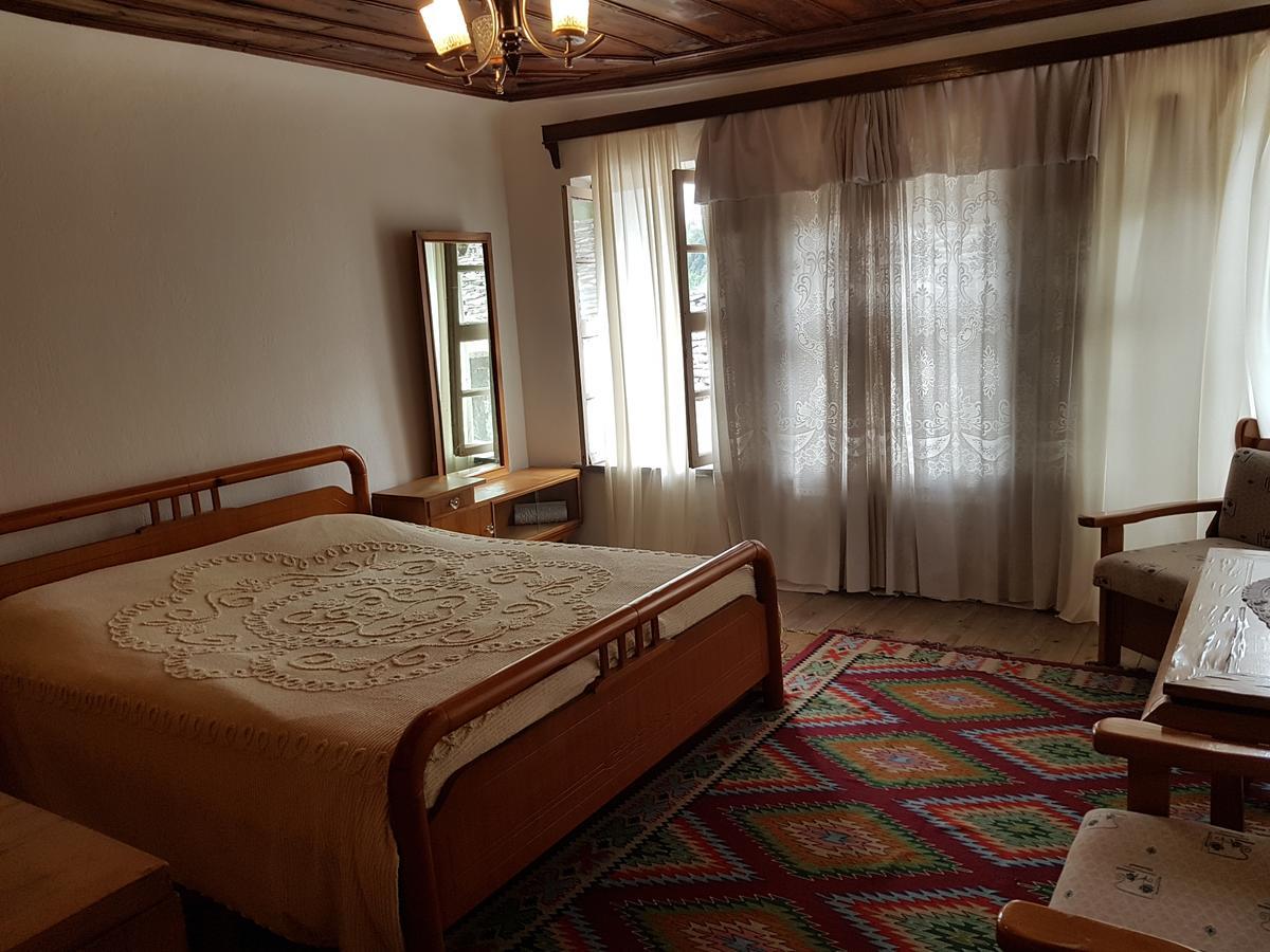 Eva Guesthouse Gjirokastër Exteriör bild